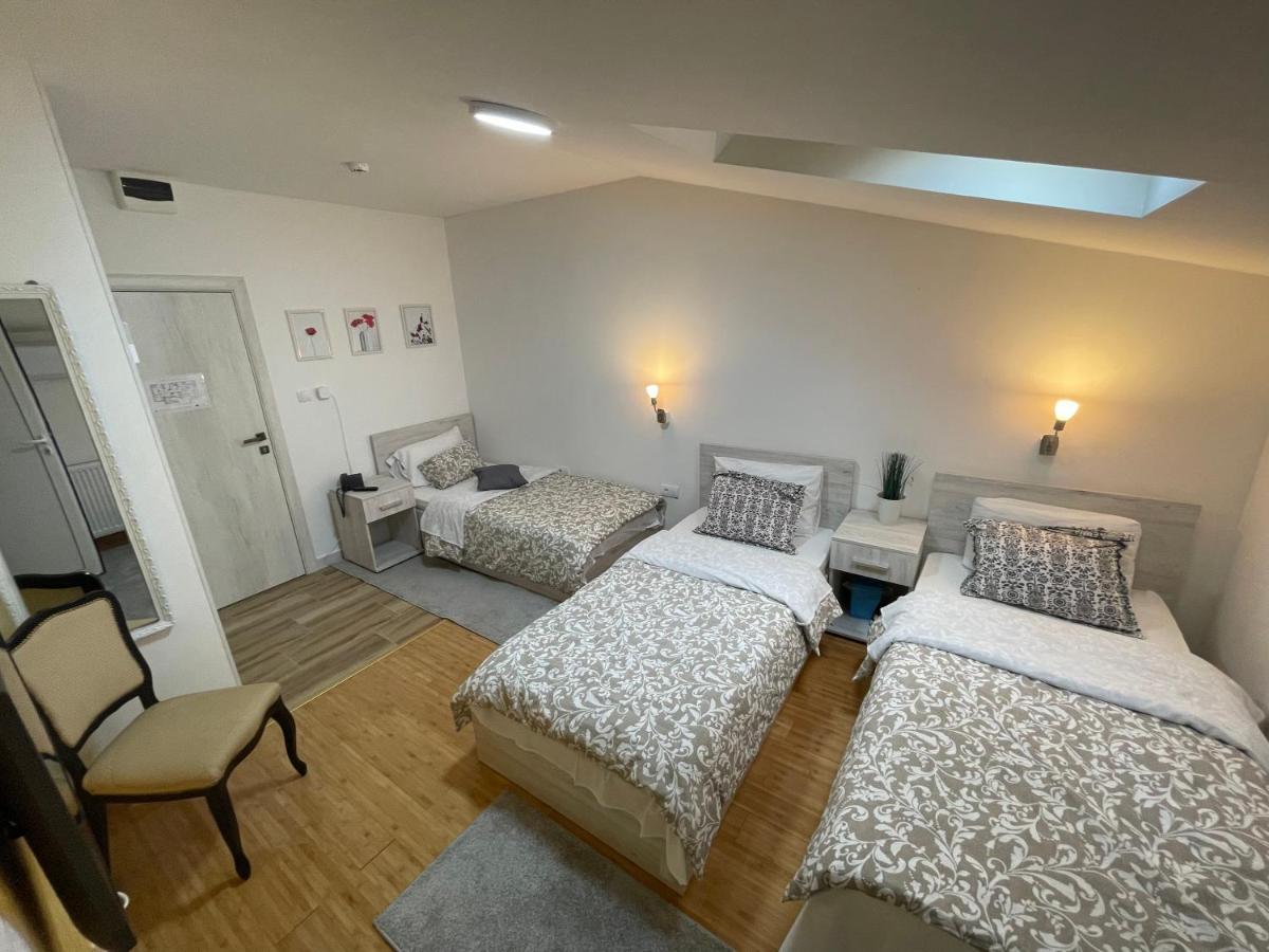 Tepic Garni Hotel Temerin Buitenkant foto